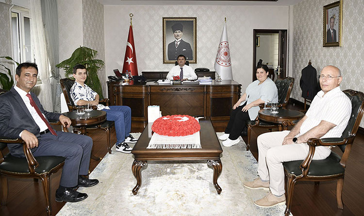 LGS Türkiye Birincisinden Valimiz H. Engin Sarıibrahim'e Ziyaret